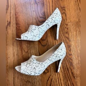 Tahari Walden Shoes Heels 8.5 Snake Print Peep Toe Slip on Pump
